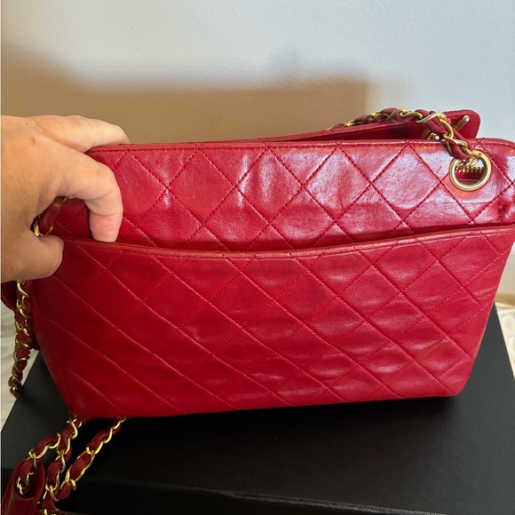 Chanel vintage red lambskin shoulder bag - Picture 9 of 11